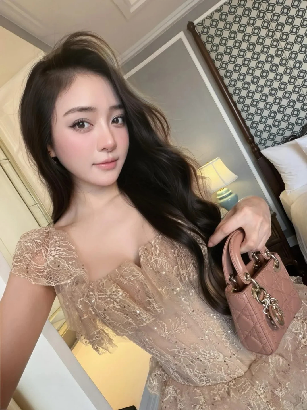 Ảnh 4 của Đầm ren beige ngắn Chou Chou size M