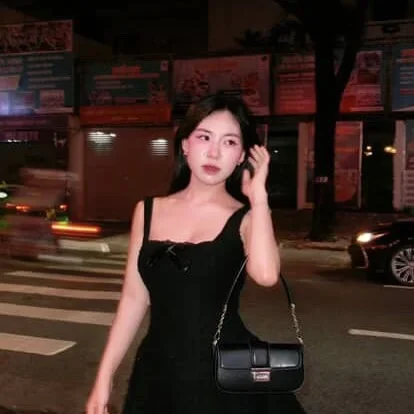 Ảnh 2 của Đầm đen hai dây ôm sát nhung nữ