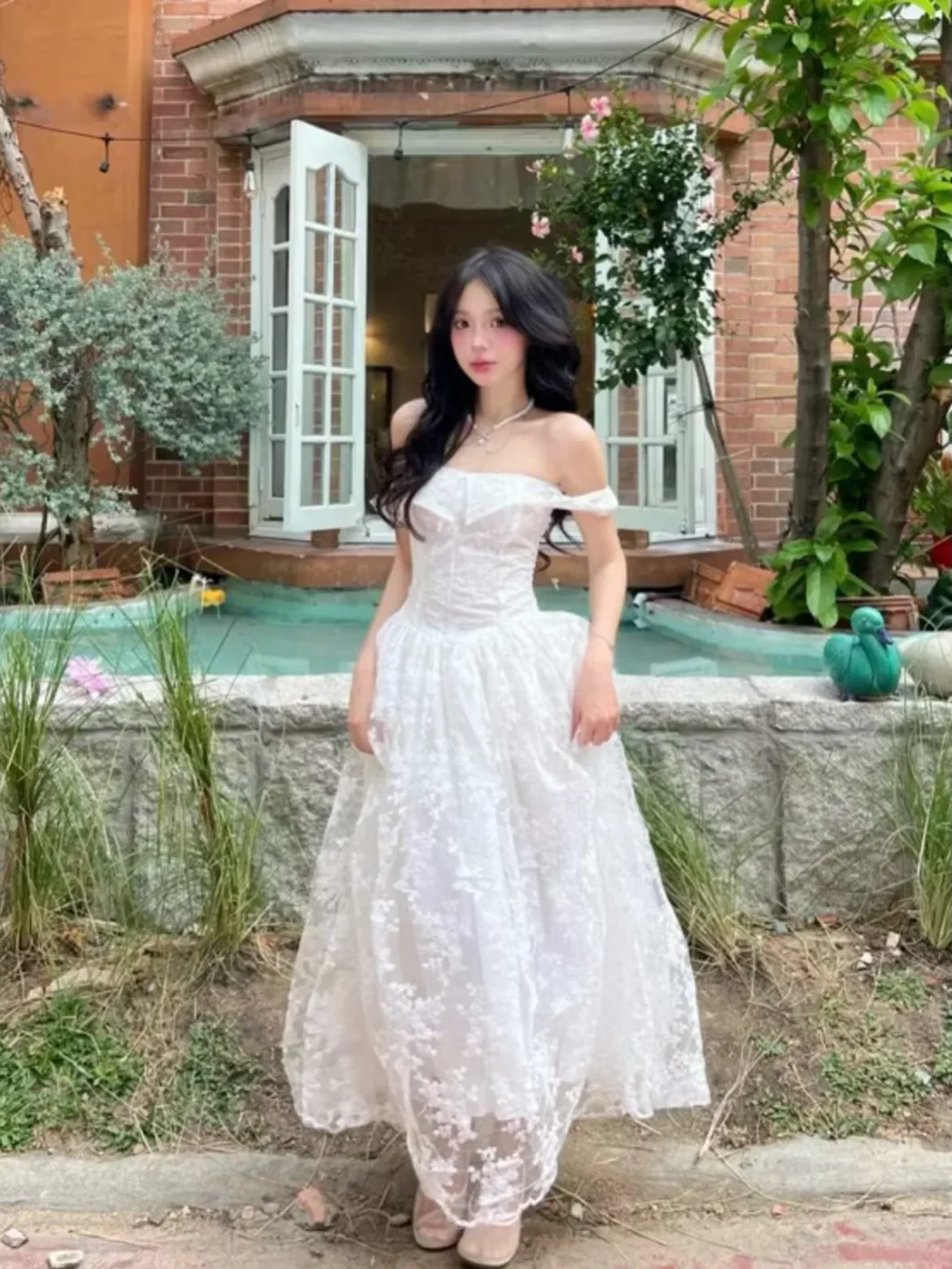 Photo 3 of Váy cưới trắng ren size S nữ