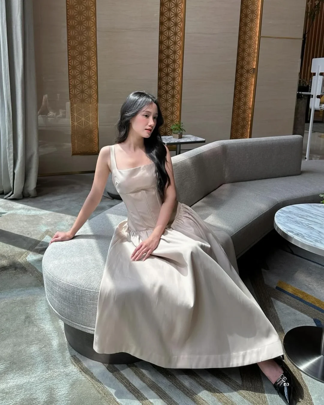 Ảnh 2 của Váy corset lụa be nhạt Rechic nữ