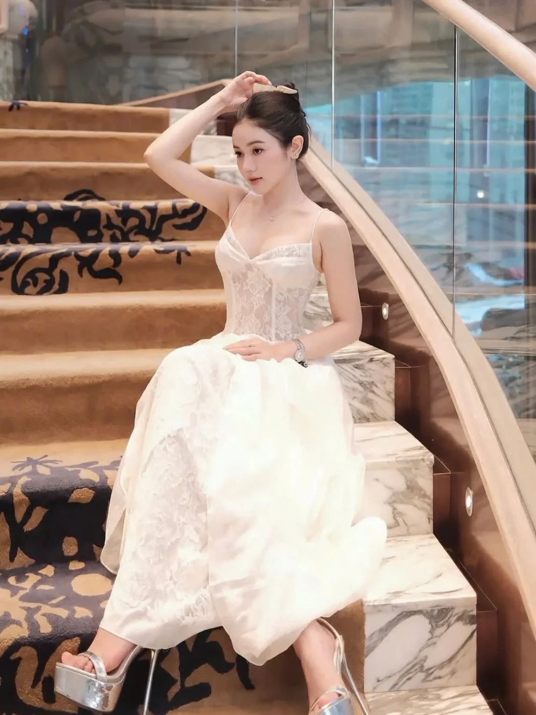 Photo 3 of Váy dạ hội ren corset trắng Amelie