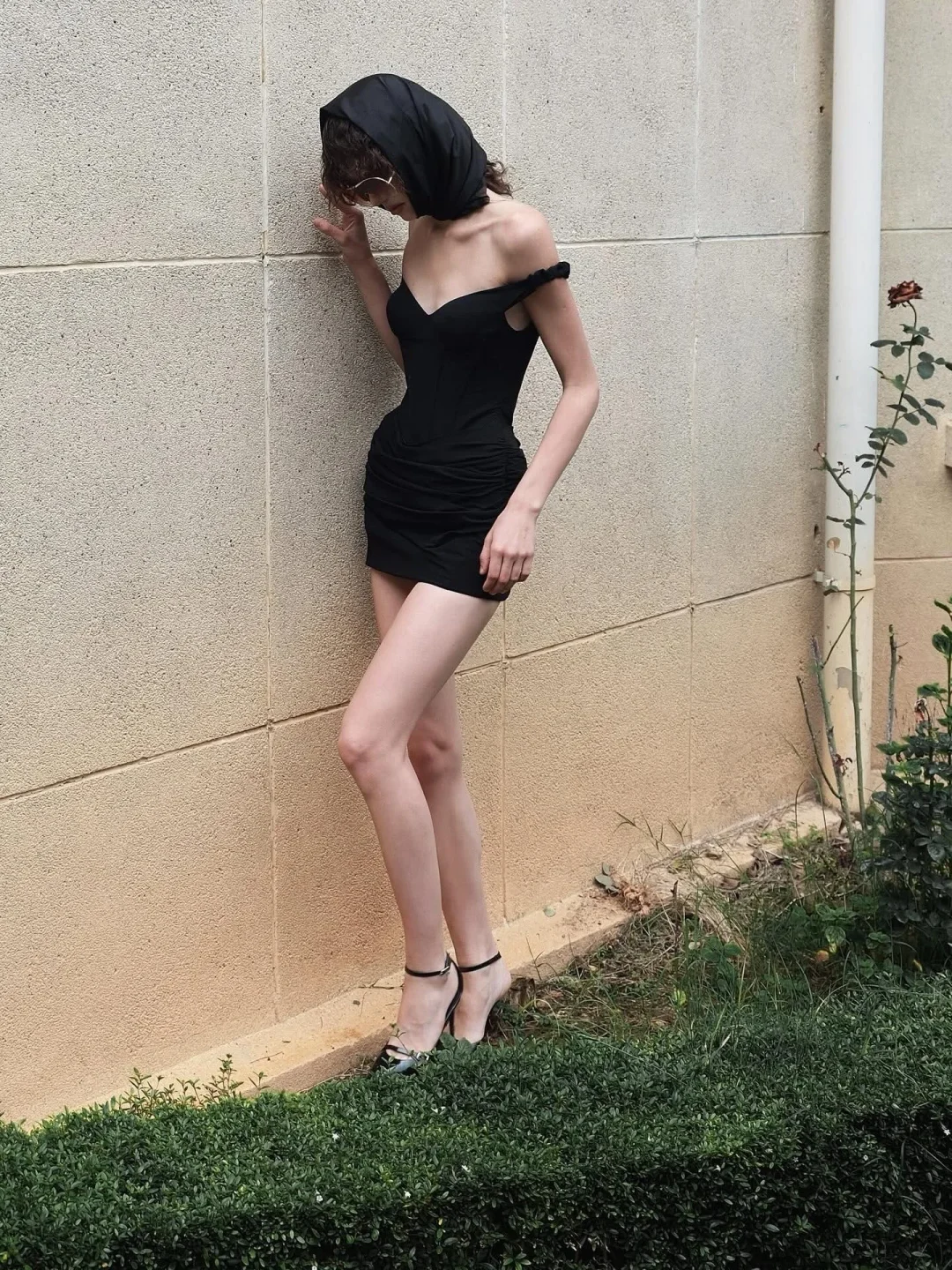 Photo 6 of Đầm corset đen ngắn Ononmade size M