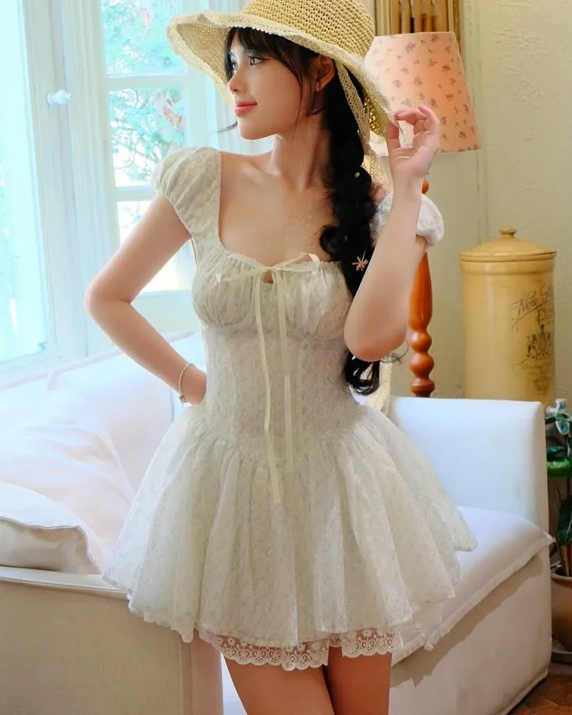 Ảnh 2 của Váy ren trắng corset mini nữ tính