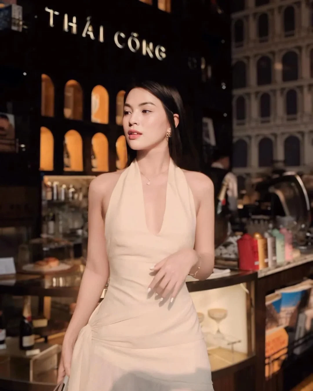 Photo 4 of Váy dài lụa be halter NAN size M