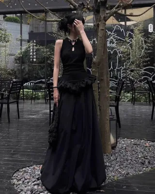 Photo 2 of Đầm maxi đen peplum dạ hội nữ