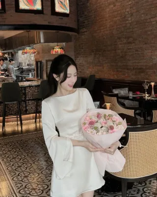 Photo 1 of Đầm satin trắng tay loe Joie Des Roses size S