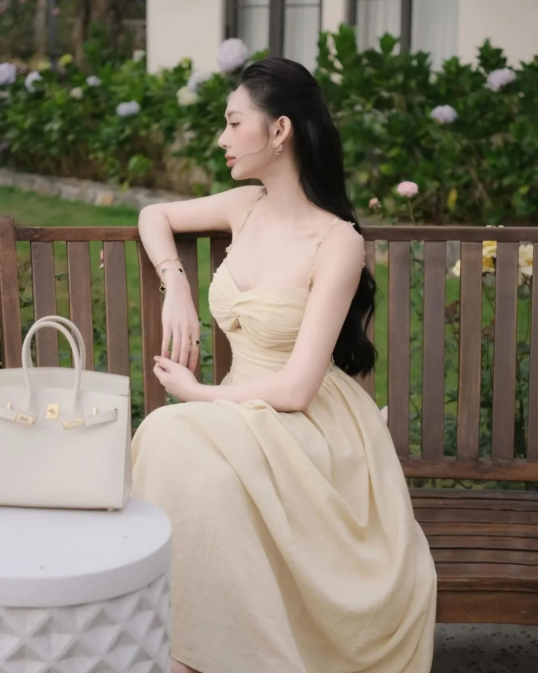 Photo 5 of Váy maxi hai dây vàng nhạt nữ tính