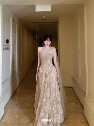 Photo 2 of Váy dạ hội ren thêu hoa be nhạt size L