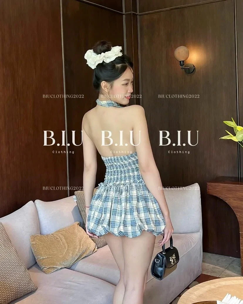 Photo 2 of Đầm Caro Halter Xanh Trắng Nữ Tính