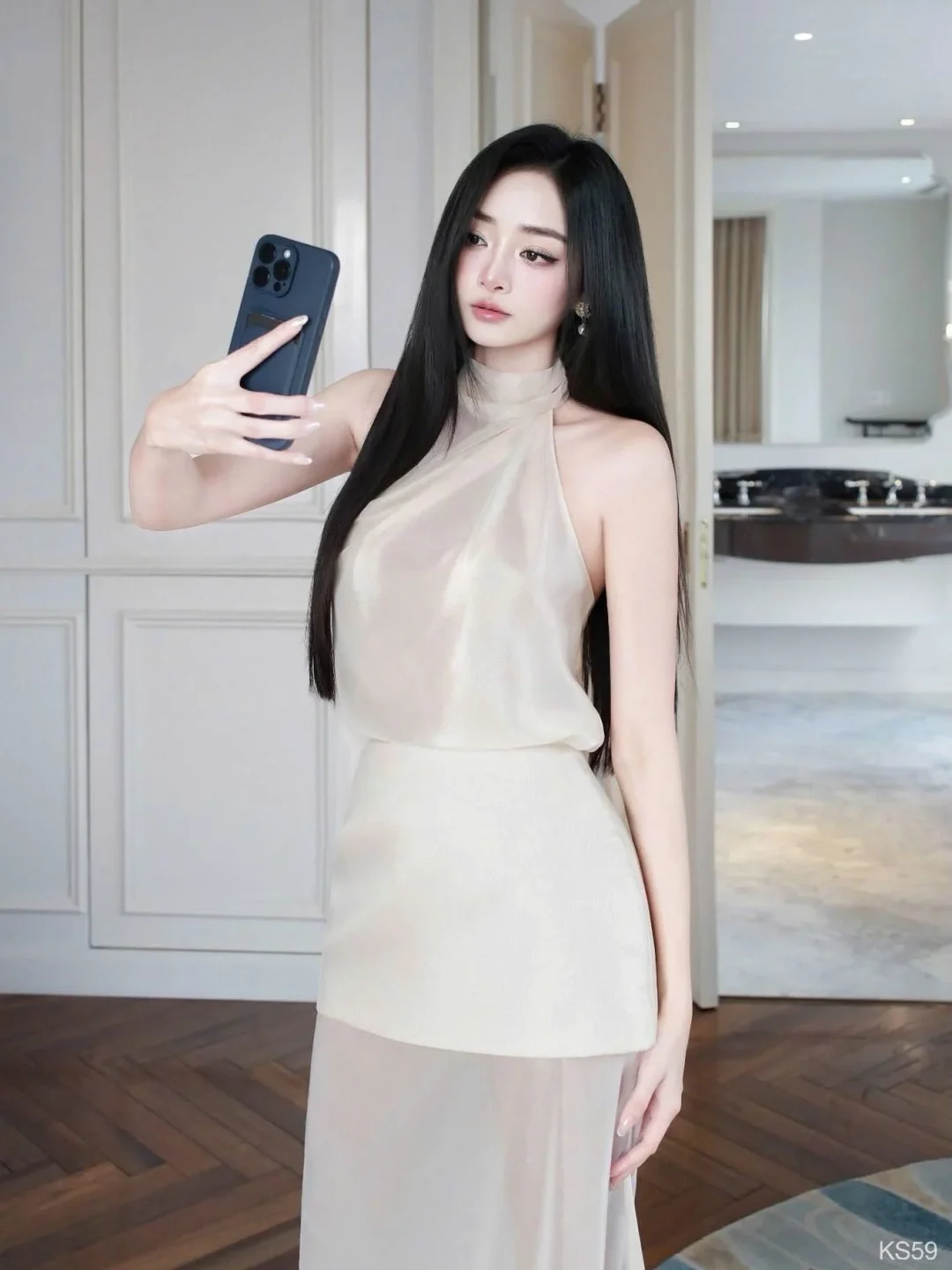 Photo 4 of Set áo yếm váy dài lụa kem KHIẾT size L