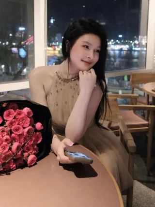 Photo 2 of Đầm voan be cổ yếm sang trọng size S