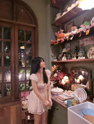 Photo 2 of Váy ngắn ren trắng nữ vintage