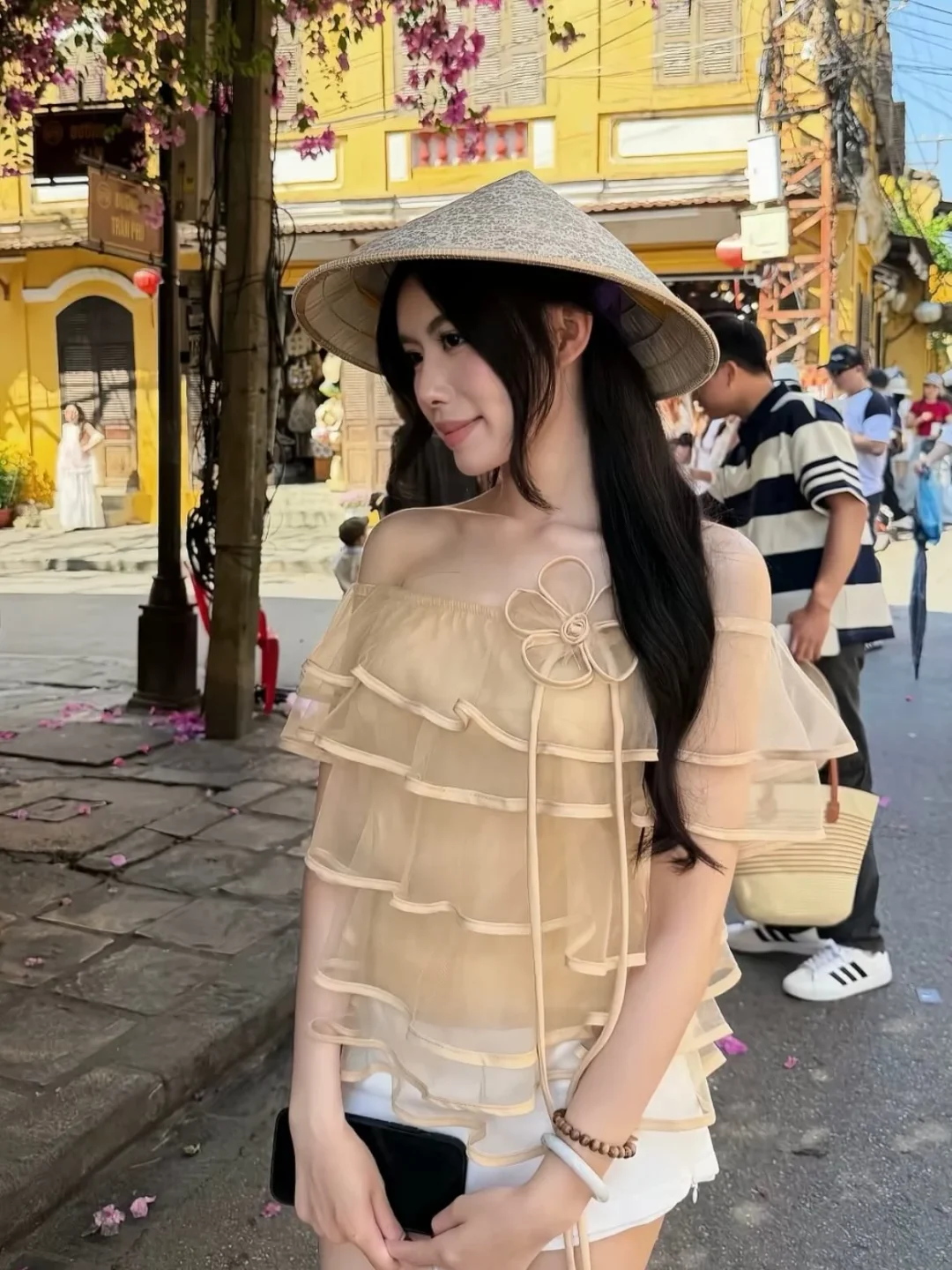 Photo 3 of Áo trễ vai voan nude Betti Club
