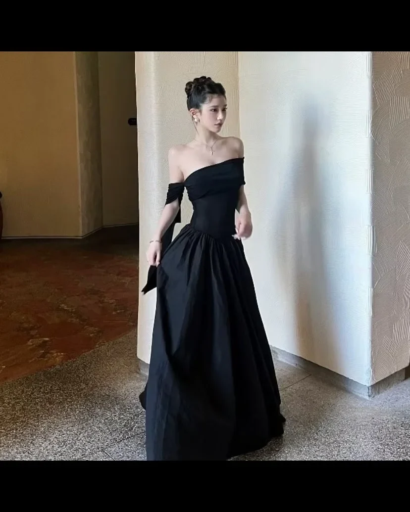 Photo 4 of Đầm maxi đen corset trễ vai nữ