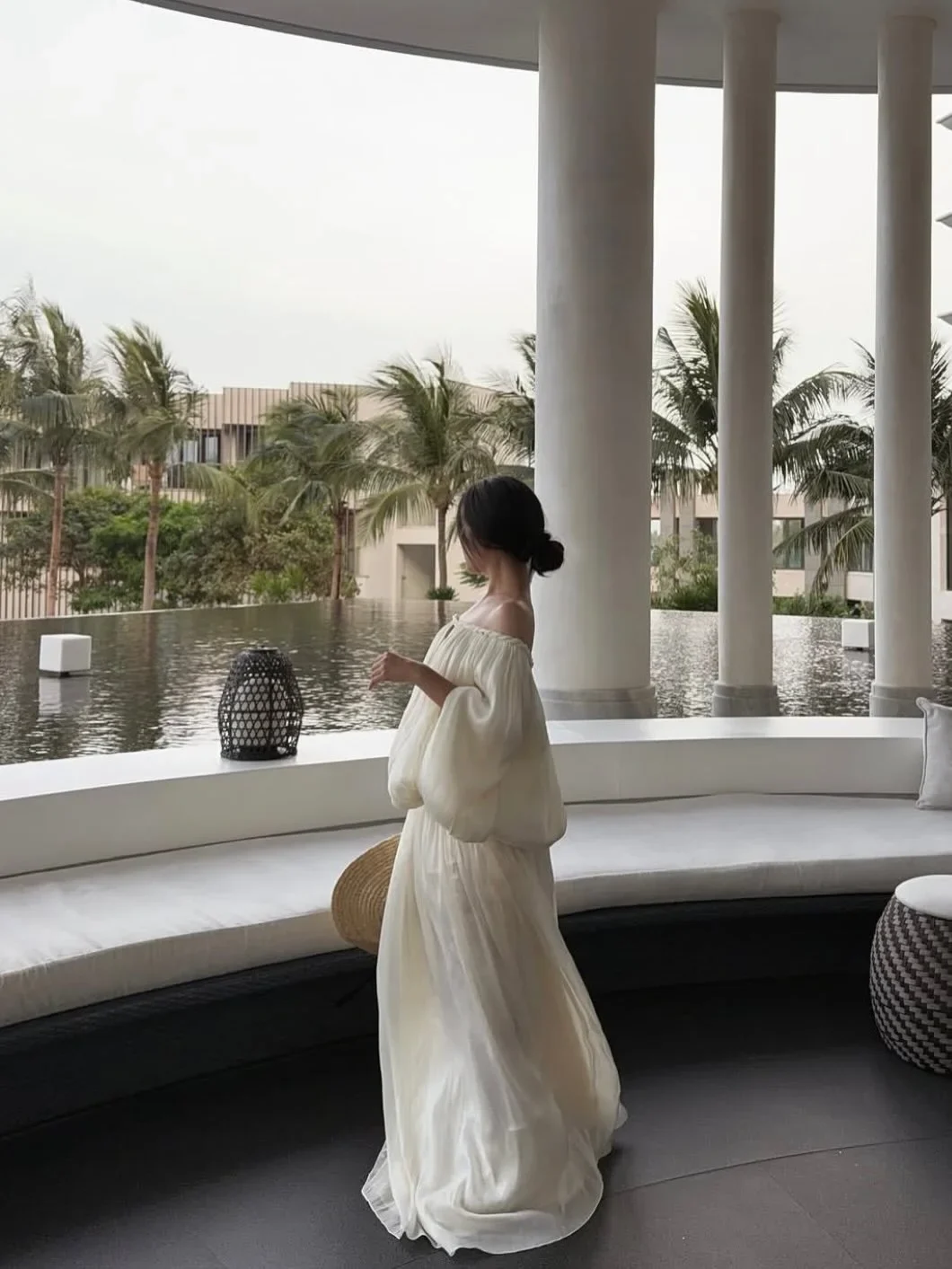 Photo 6 of Váy dài trễ vai lụa trắng Amelie