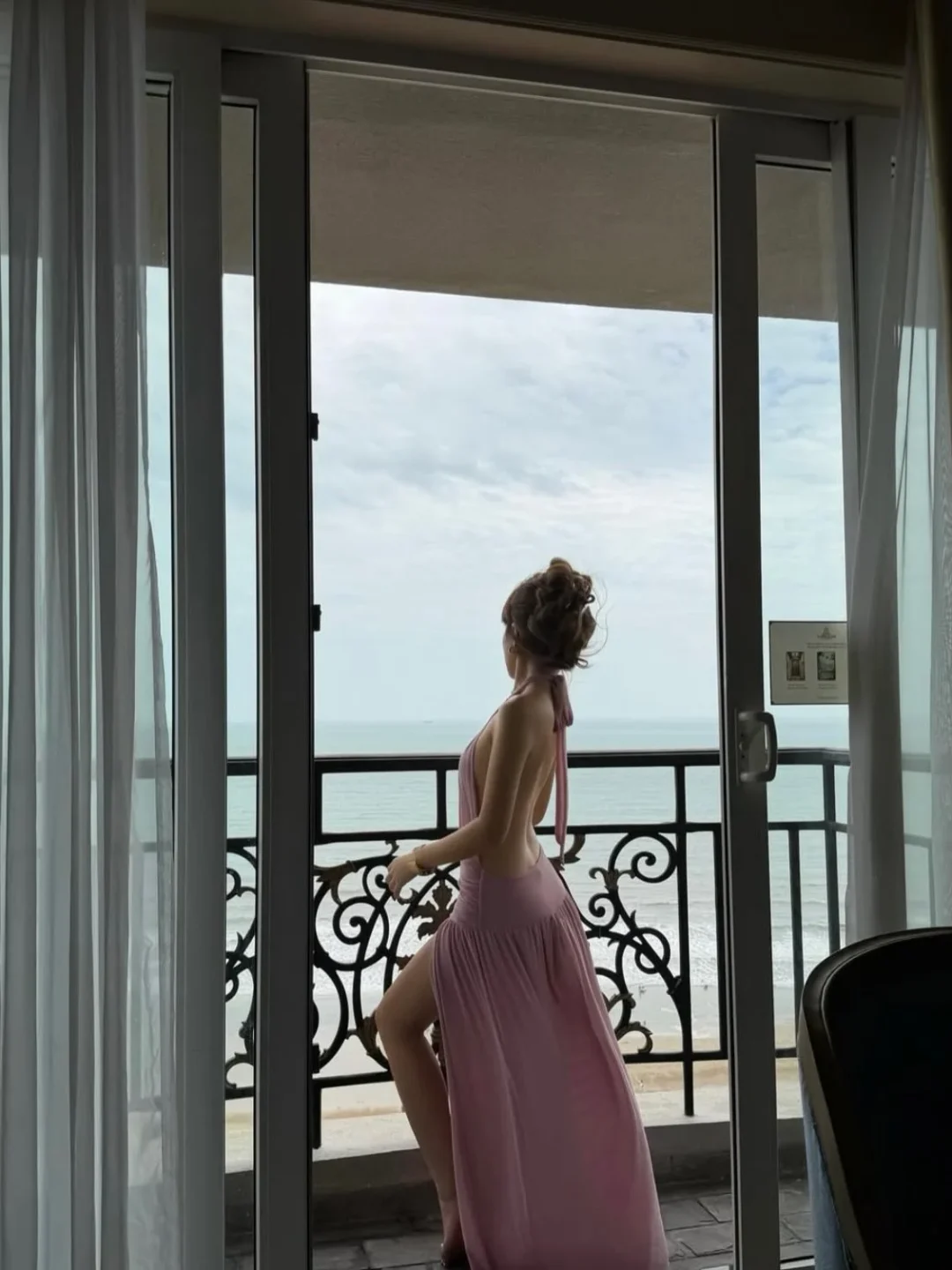 Photo 7 of Đầm halter tím nhạt Iamcoco xẻ tà