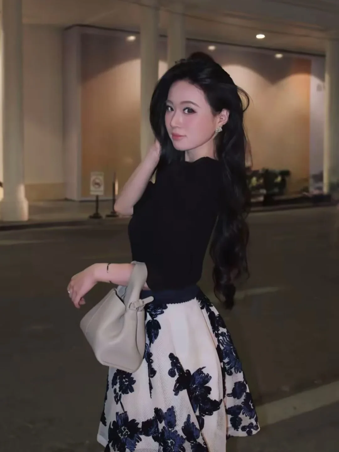 Photo 8 of Set áo đen chân váy hoa thiết kế nữ