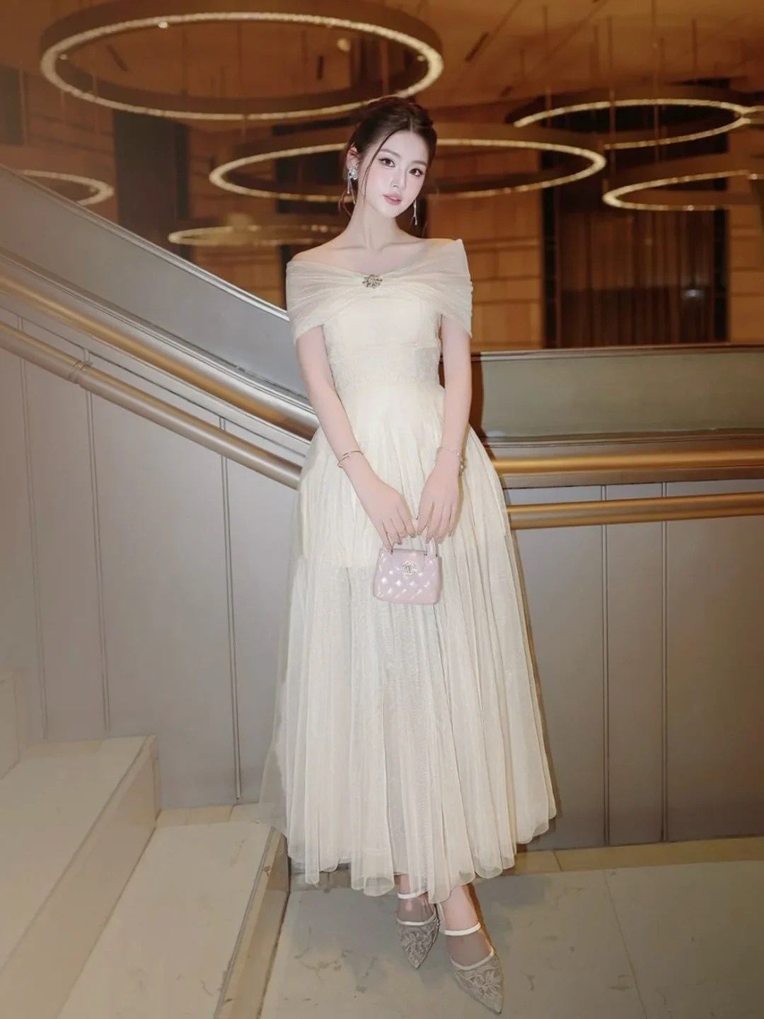 Photo 1 of Váy dạ hội voan kem trễ vai nữ