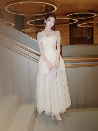 Photo 1 of Váy dạ hội voan kem trễ vai nữ
