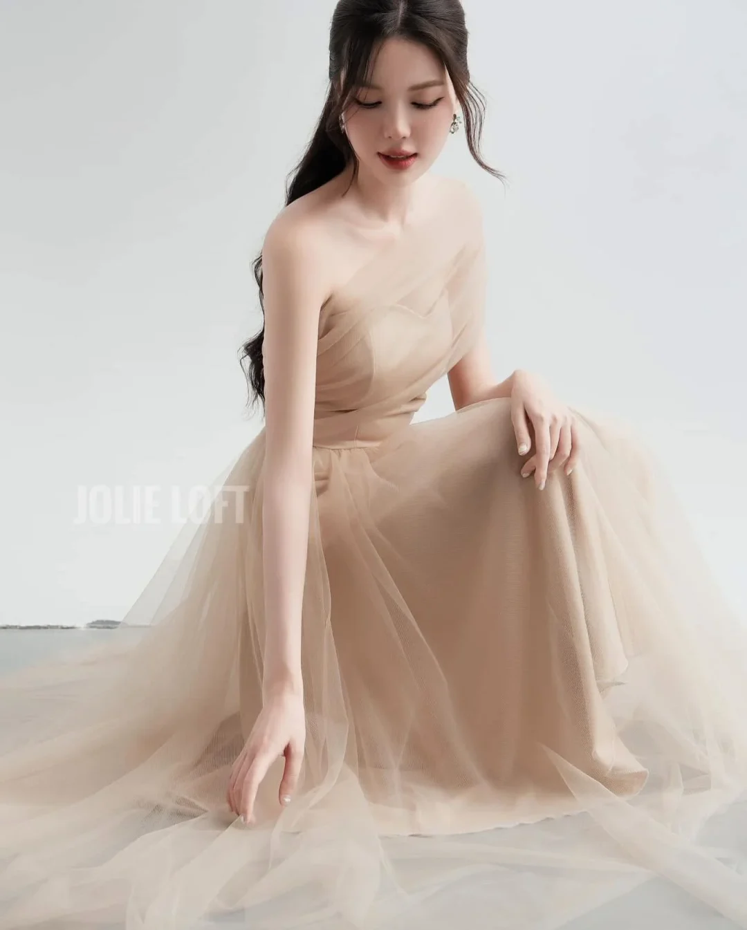 Ảnh 9 của Váy dạ hội voan trễ vai beige nữ