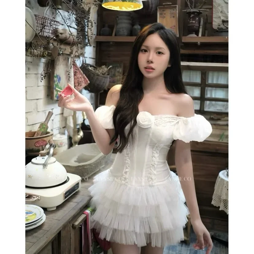 Photo 3 of Đầm trắng corset trễ vai tulle nữ