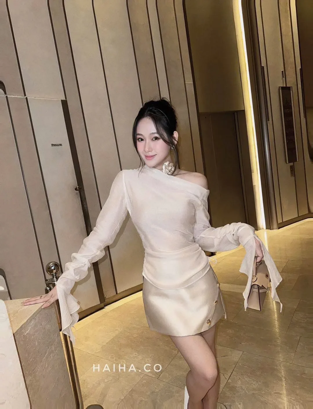 Photo 1 of Set áo váy lệch vai kem HAI HA