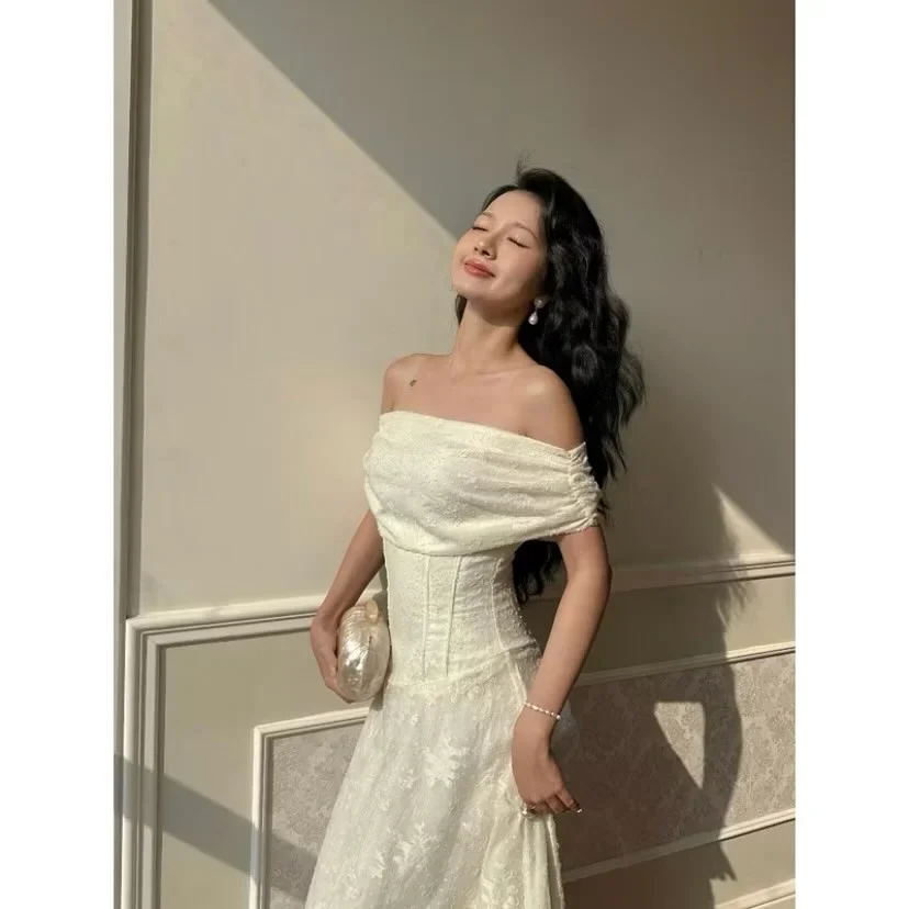 Photo 1 of Đầm trắng trễ vai ren nữ sang trọng