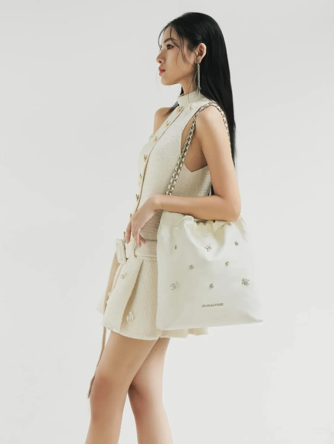 Photo 10 of Đầm tweed trắng ngắn Ononmade nữ