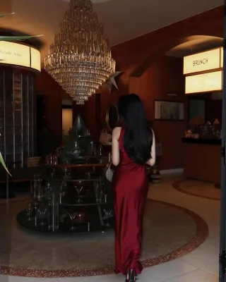 Photo 2 of Đầm lụa đỏ Fetish không tay size S