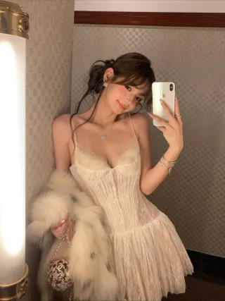 Photo 1 of Đầm ren tulle kem Ononmade nữ
