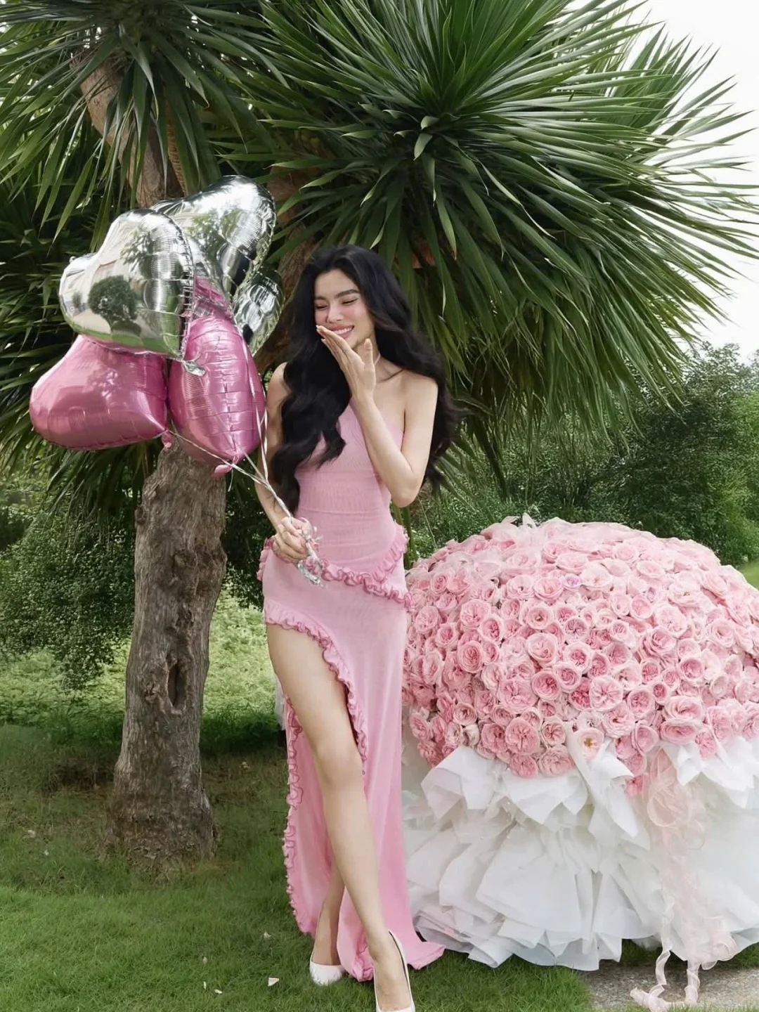 Photo 1 of Váy đầm hồng len xẻ tà Lanchy size S