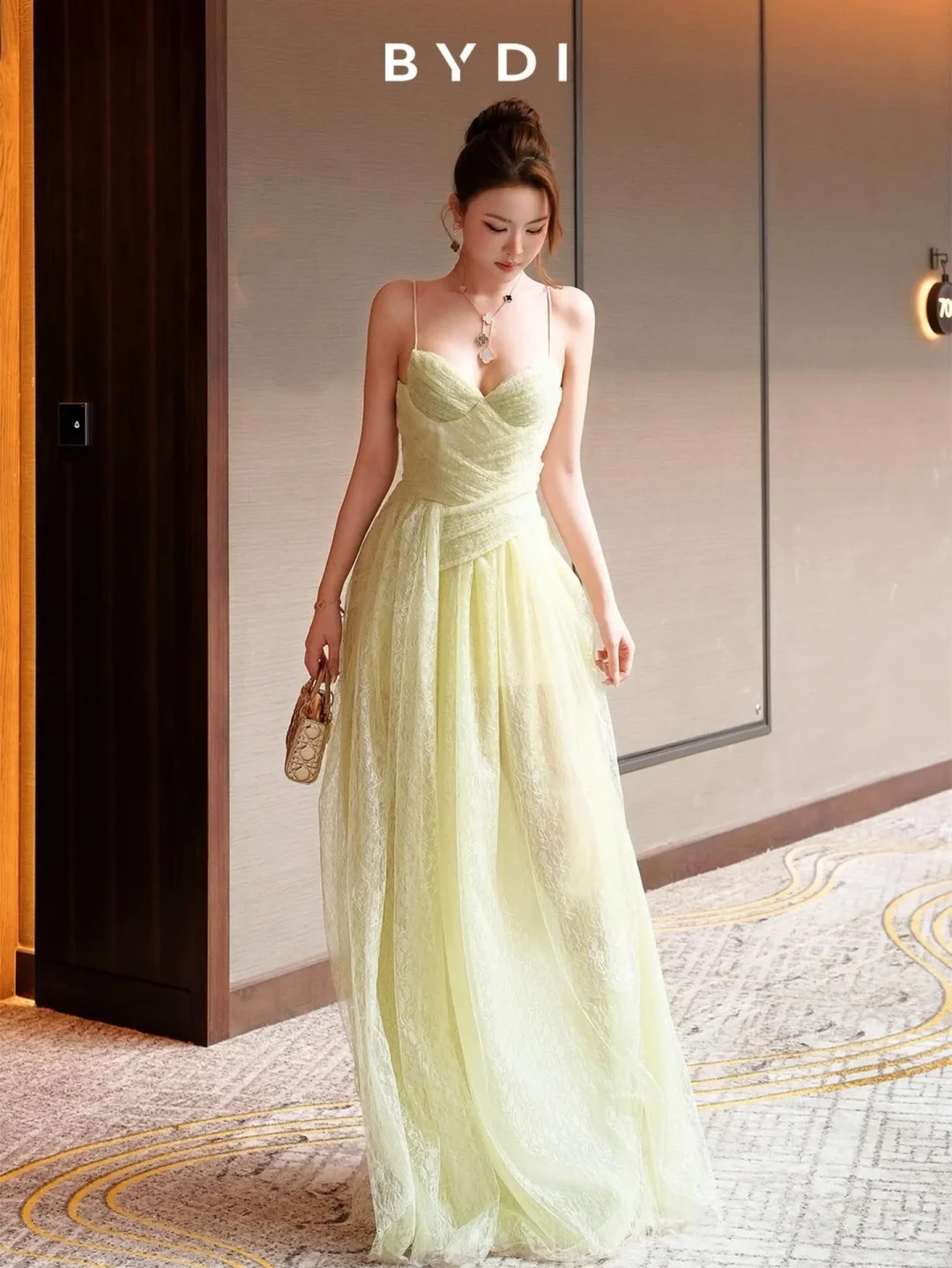 Photo 2 of Váy dạ hội voan ren vàng nhạt BYDI