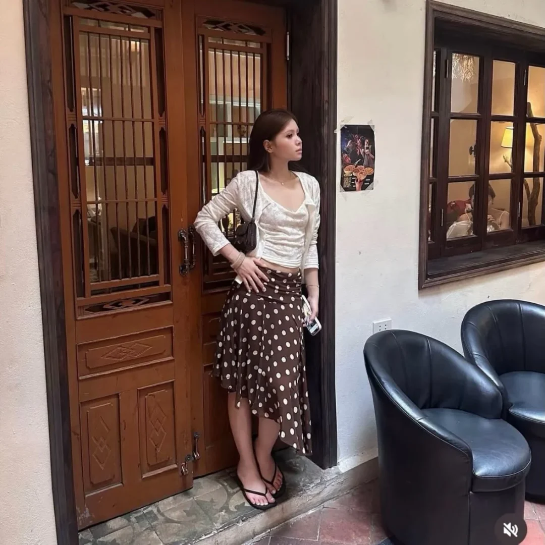 Photo 2 of Chân váy midi chấm bi nâu size M