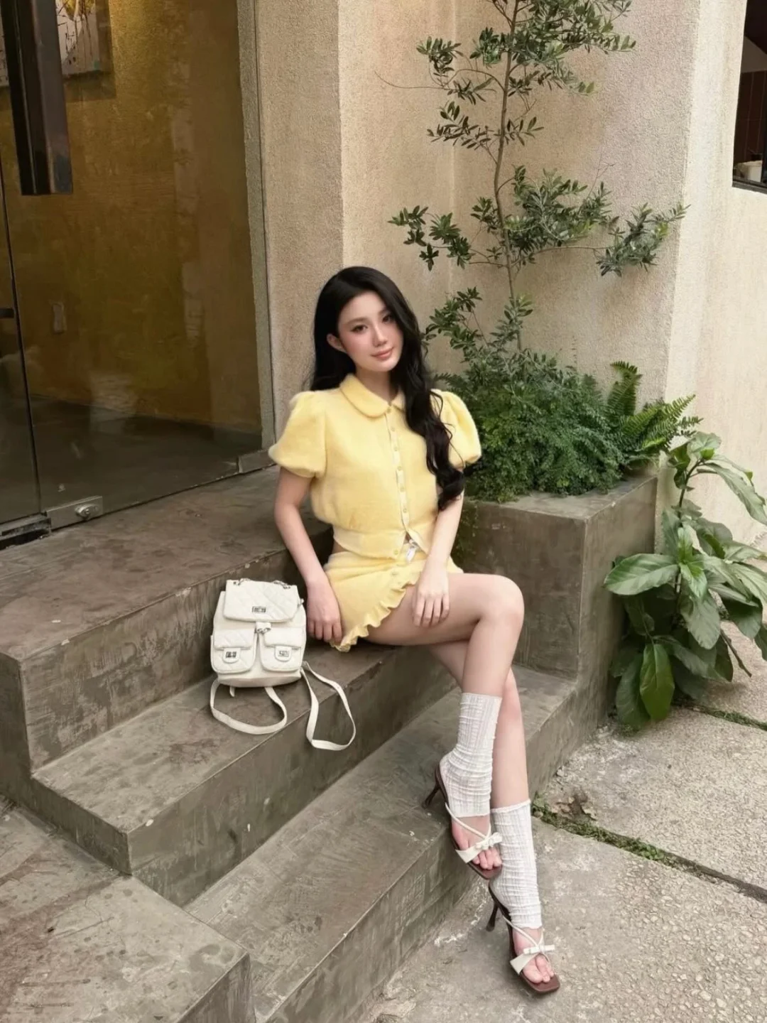 Photo 3 of Set croptop chân váy lông vàng Letitia