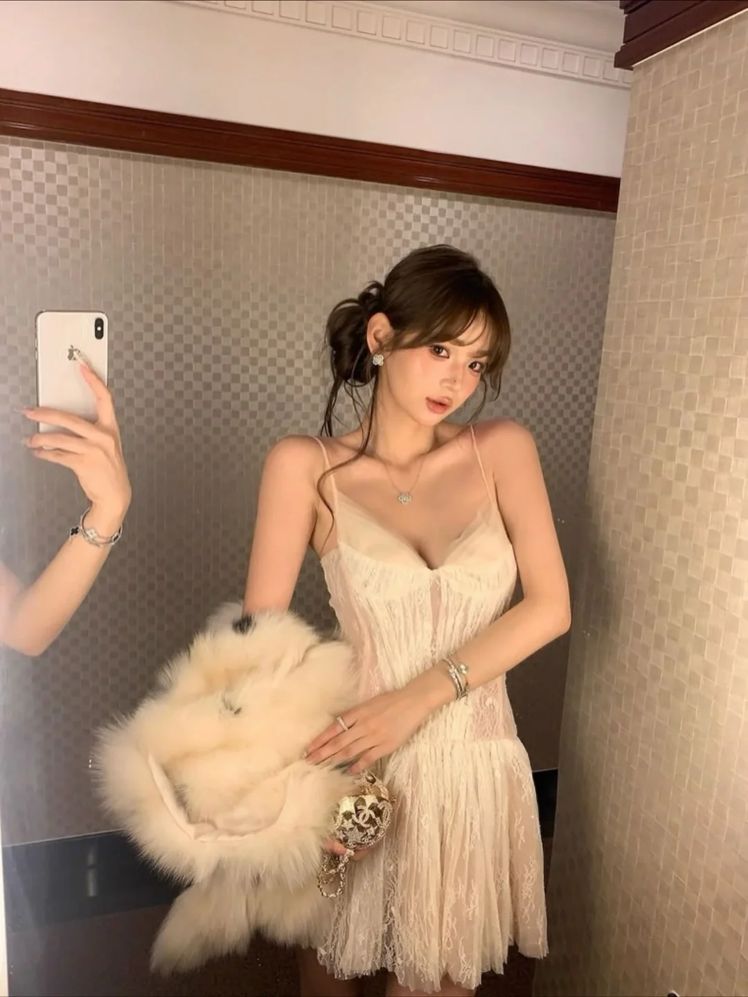 Photo 3 of Đầm ren tulle kem Ononmade nữ