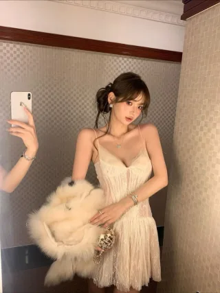 Photo 3 of Đầm ren tulle kem Ononmade nữ