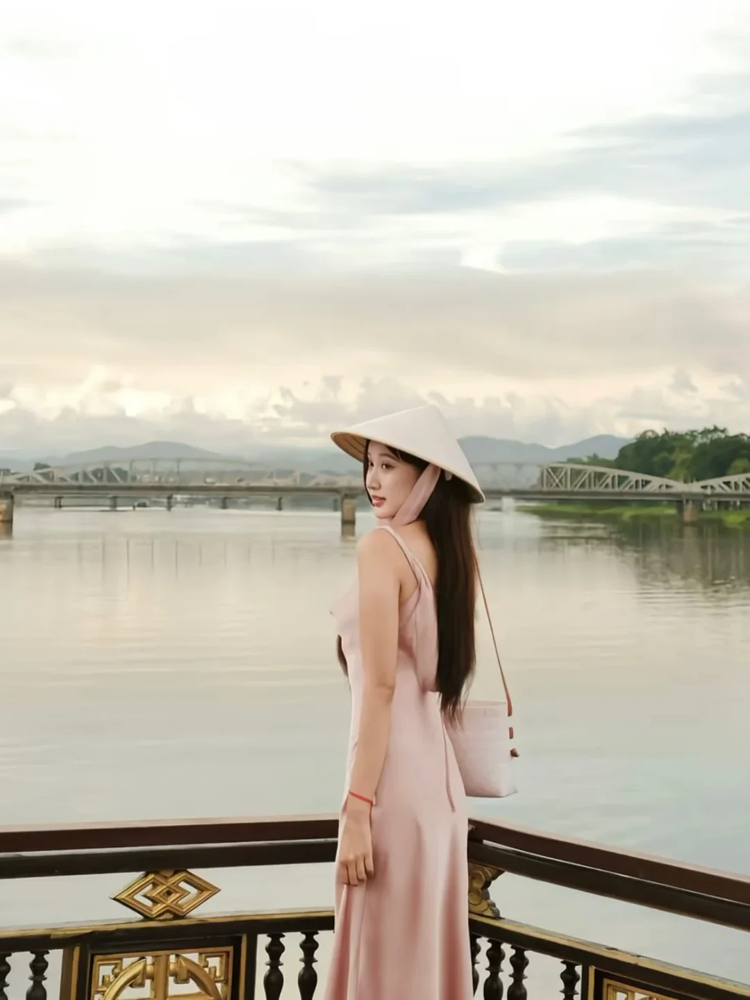 Ảnh 5 của Đầm lụa hai dây hồng nhạt nữ tính