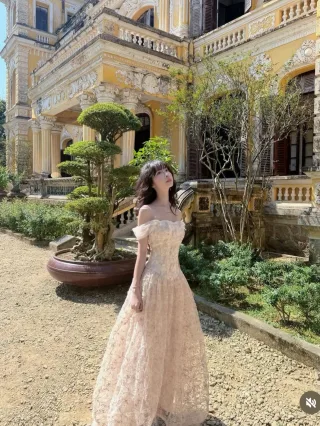 Photo 2 of Váy ren hồng pastel dài trễ vai nữ