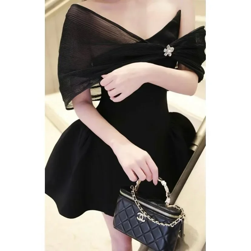 Photo 1 of Đầm đen trễ vai voan xếp nếp nữ