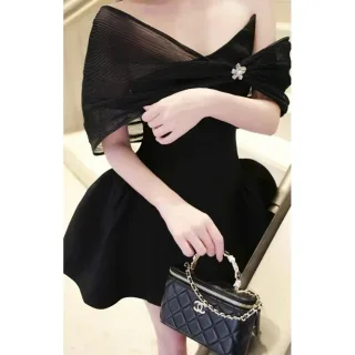 Photo 1 of Đầm đen trễ vai voan xếp nếp nữ
