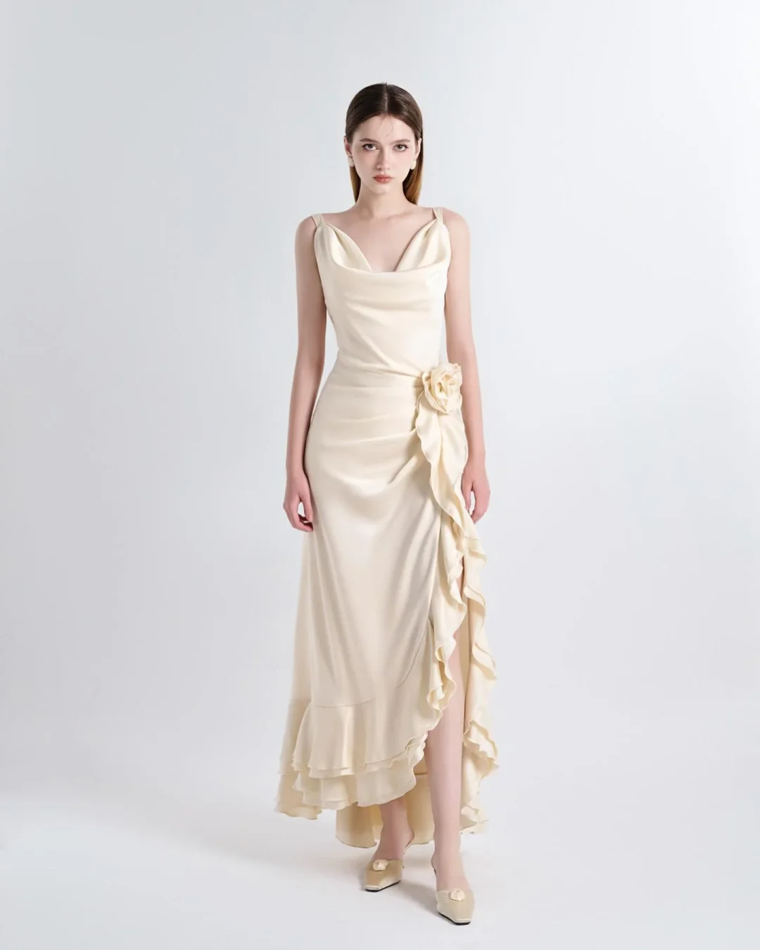 Ảnh 2 của Váy dạ hội satin kem XIPI size S