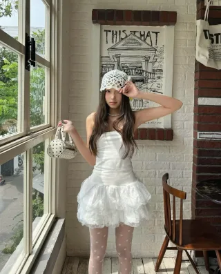 Photo 1 of Đầm trắng strapless bèo nhún mini nữ