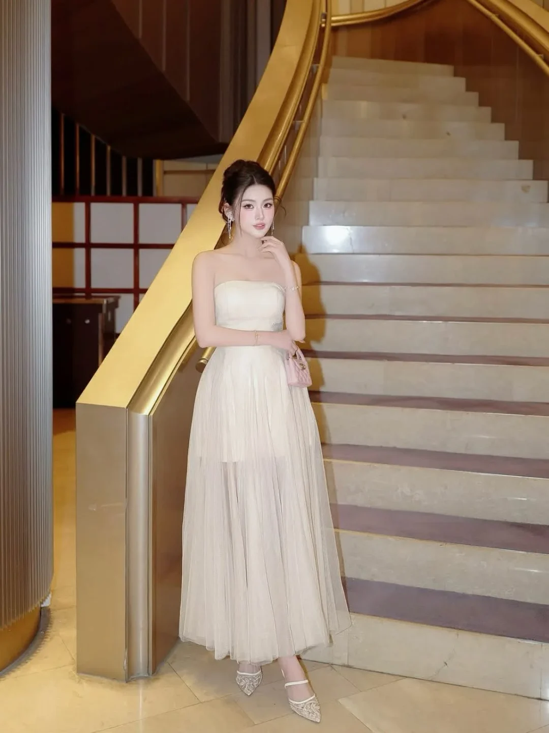 Photo 2 of Váy dạ hội voan kem trễ vai nữ