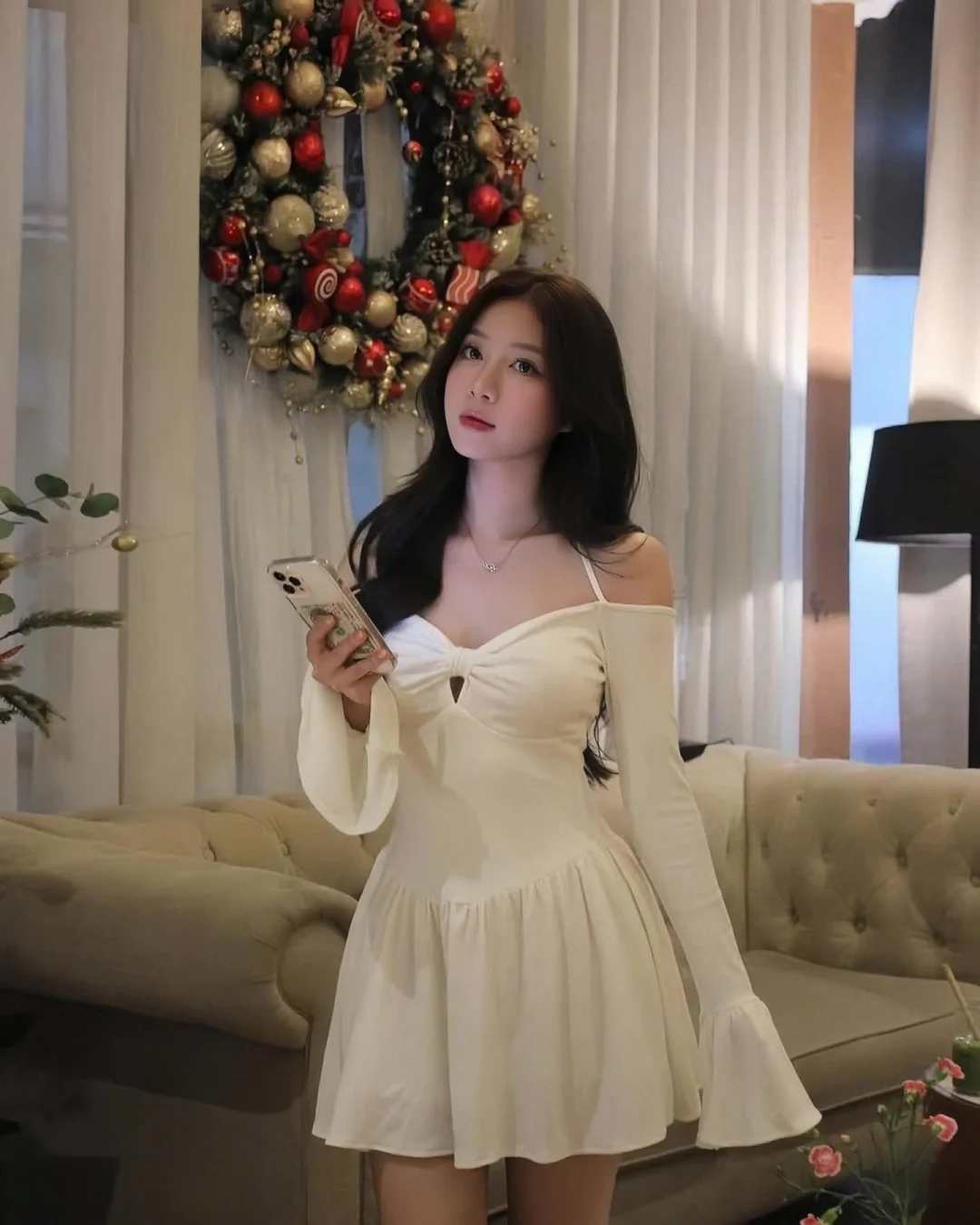 Ảnh 1 của Đầm trắng be mini trễ vai size M