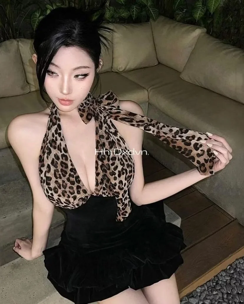 Ảnh 2 của Đầm ngắn nhung đen báo đốm bodycon nữ