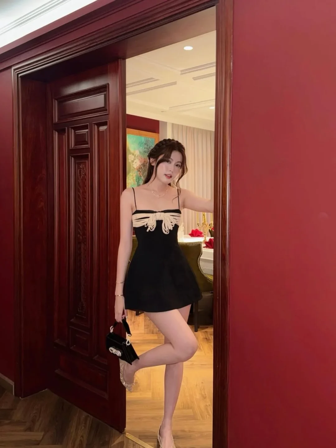 Ảnh 2 của Đầm mini đen nơ be hai dây nữ