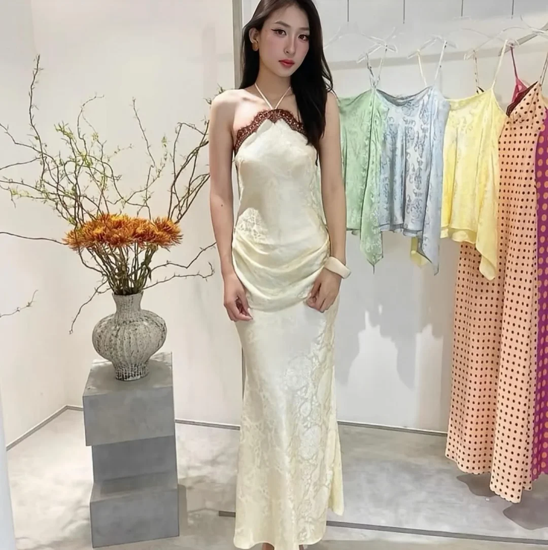 Photo 1 of Đầm dài ren kem hở vai Felixx