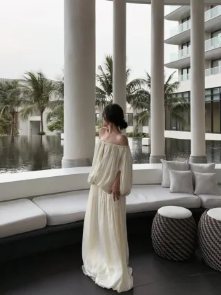 Photo 2 of Váy dài trễ vai lụa trắng Amelie