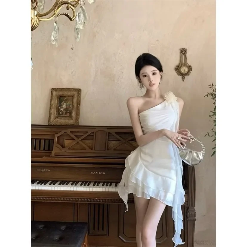 Photo 1 of Đầm một vai trắng xếp nếp nữ