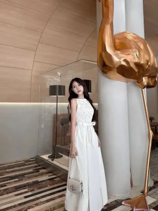 Ảnh 1 của Đầm maxi ren trắng Monico thanh lịch